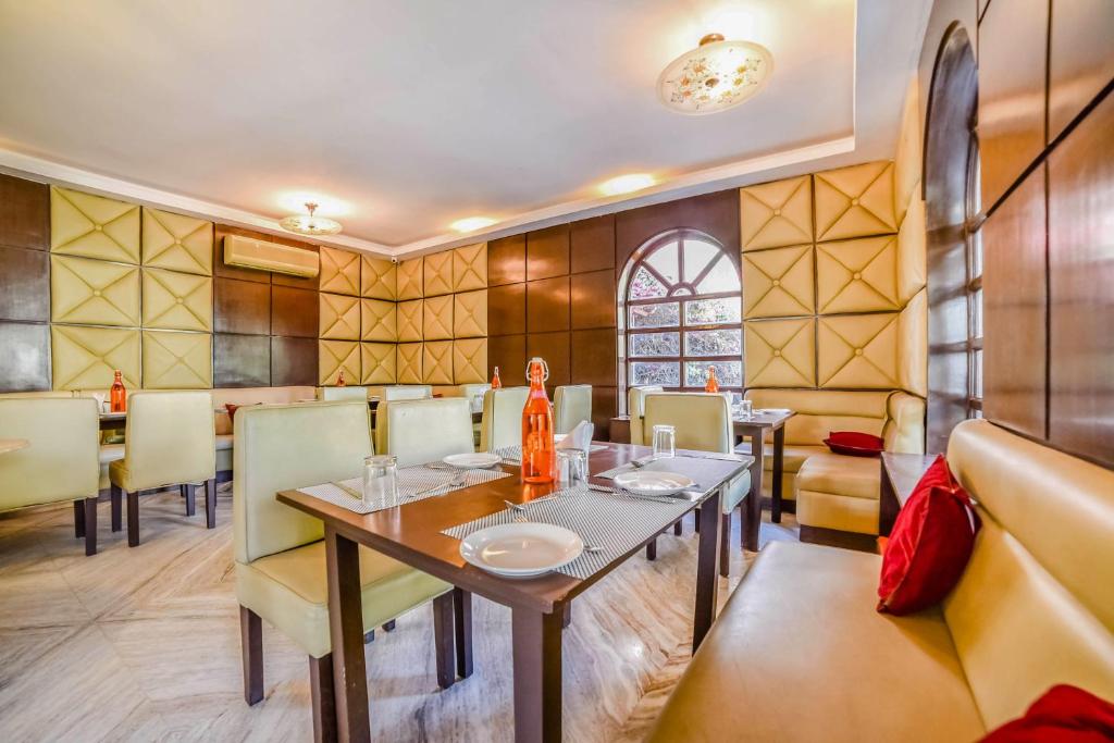 Uma área de estar em Hotel Sugan Niwas Palace