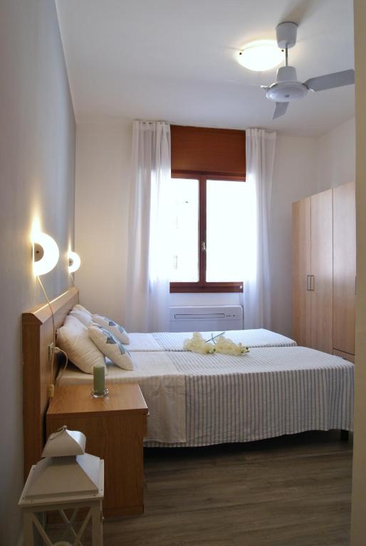 Posteľ alebo postele v izbe v ubytovaní Appartamenti Diplomatic-Residence Fronte mare-Piazza Torino-Lido di Jesolo