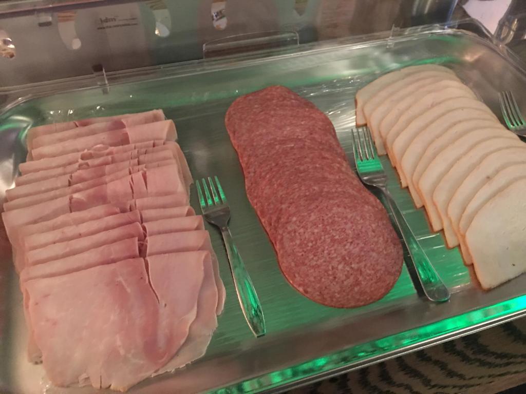 Jídlo v hotelu nebo okolí