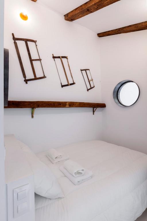 A bed or beds in a room at Don Pedro Home