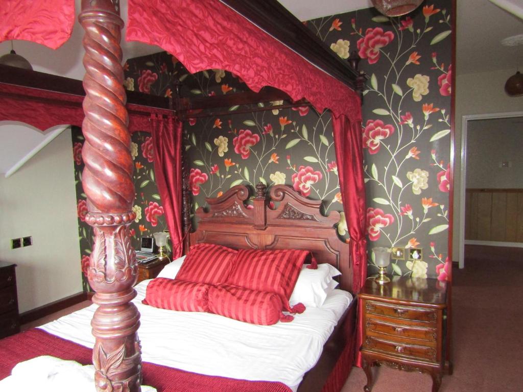 Hunters Lodge Hotel - Family Room With Bath