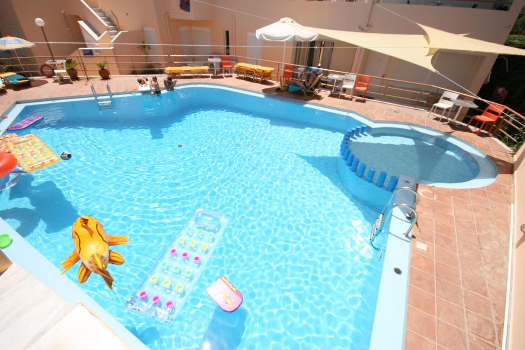 Bazén v ubytování Elma's Dream Apartments & Villas nebo v jeho okolí