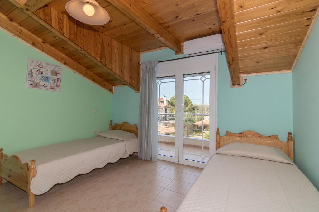 Postel nebo postele na pokoji v ubytování Mitros Apartment
