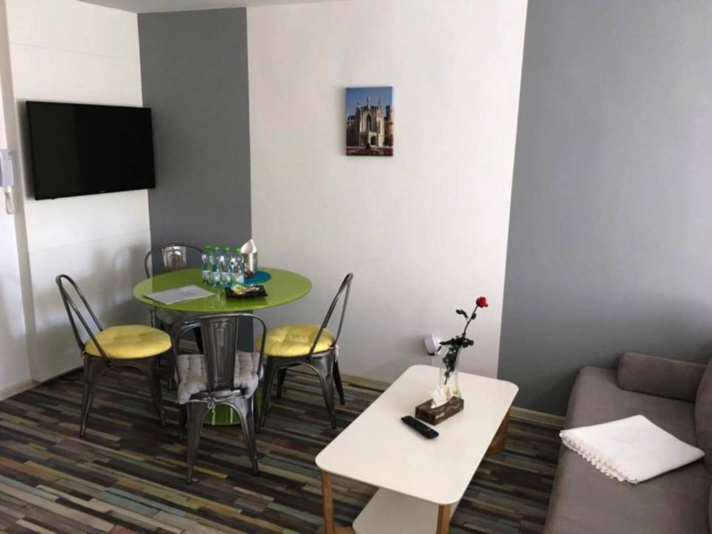 TV a/nebo společenská místnost v ubytování Apartmány ROSE Lednice