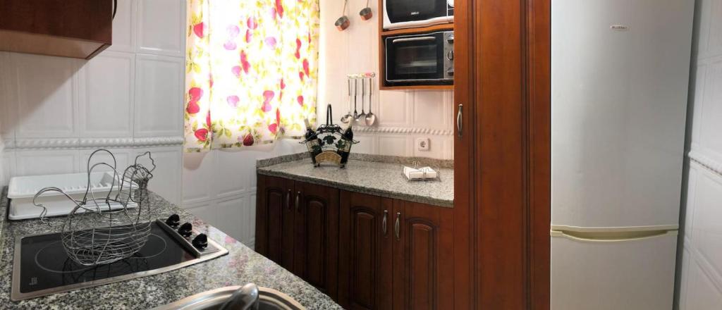 Kuchyňa alebo kuchynka v ubytovaní Apartamento Las Palomas Beach 201
