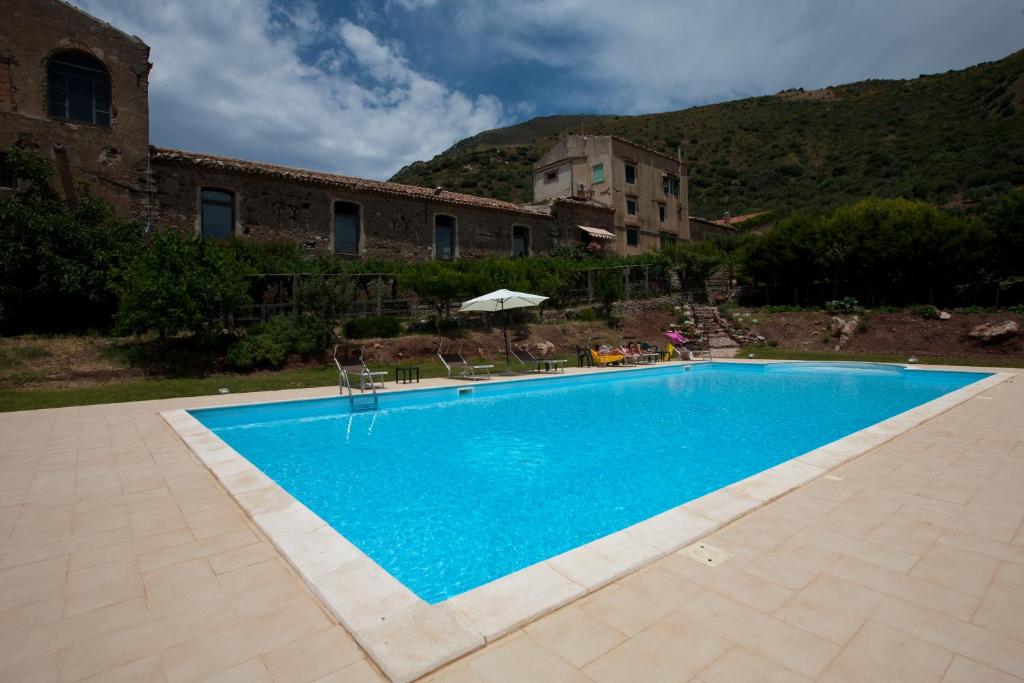 Piscine de l'établissement La Ferula ou située à proximité