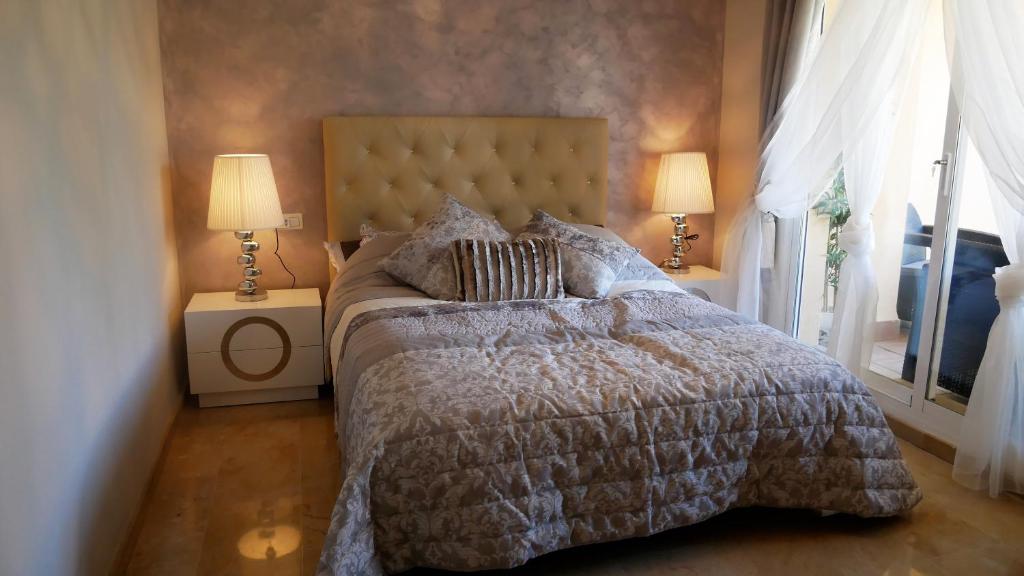 Posteľ alebo postele v izbe v ubytovaní Appartement Hillside Suite