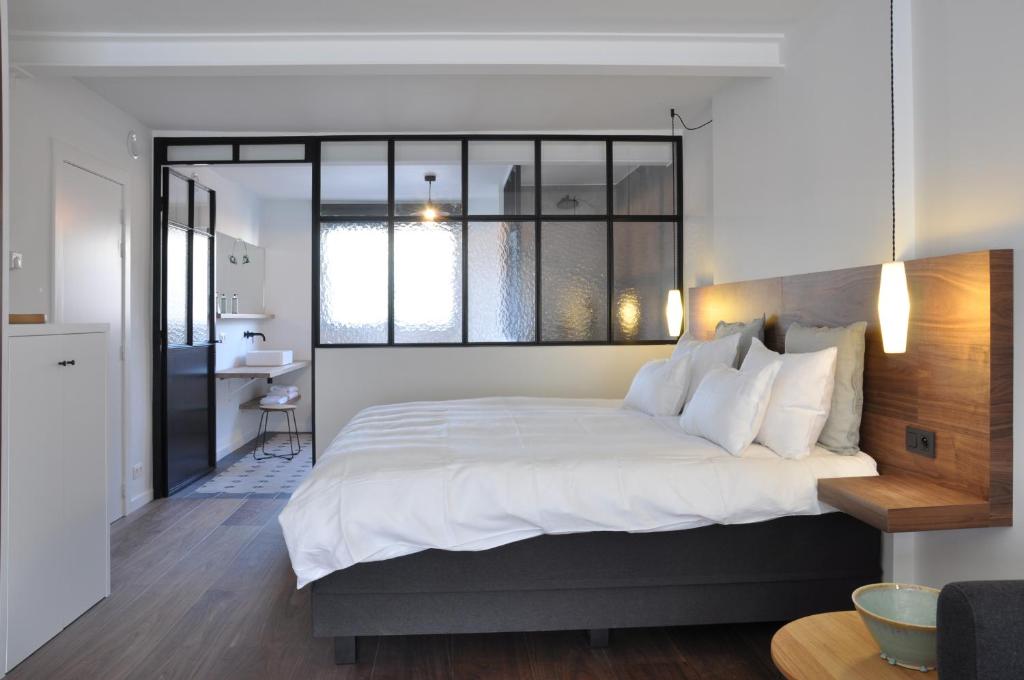 A bed or beds in a room at B&B Knokke