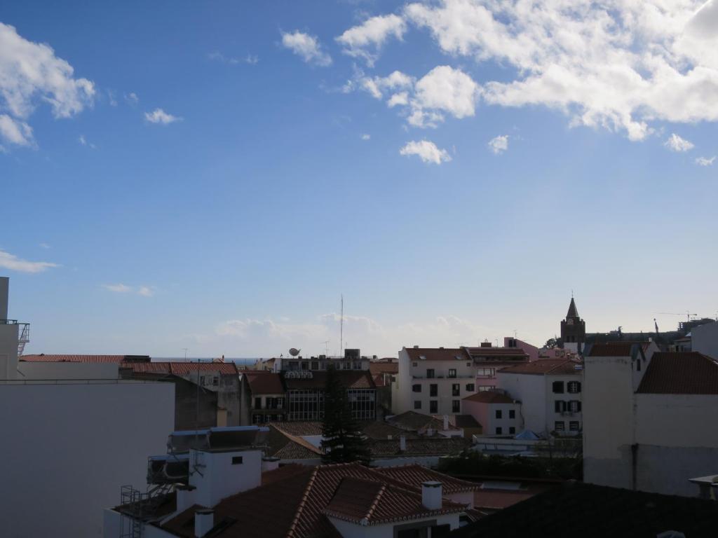 Nespecifikovaný výhled na destinaci Funchal nebo výhled na město při pohledu z apartmánu