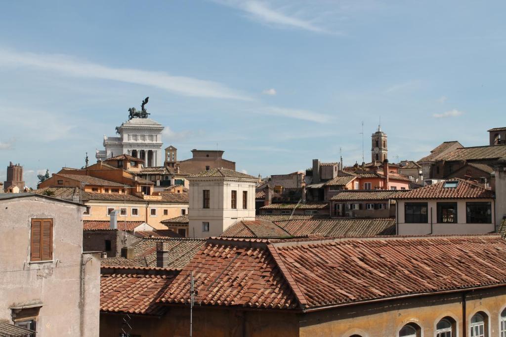 a view of a city with buildings and roofs at BB Il Re Alla Reginella Guest House in Rome