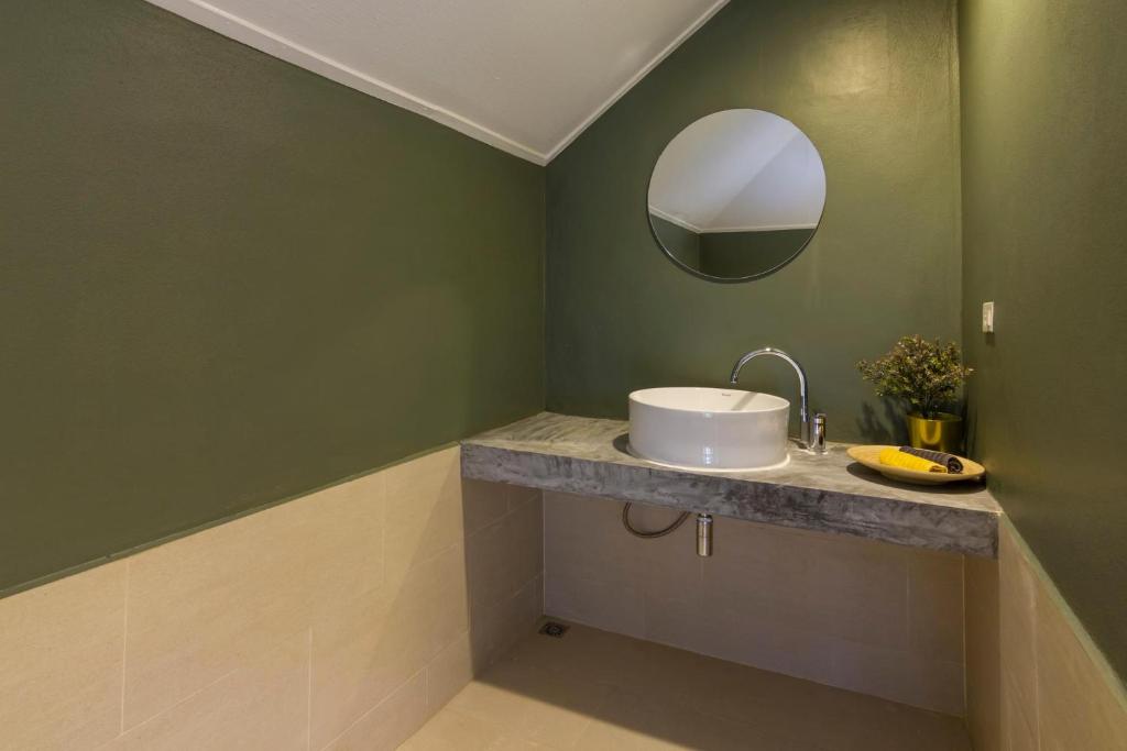 Let's Hyde Pattaya Resort & Villas - Pool Cabanas - Resim 43