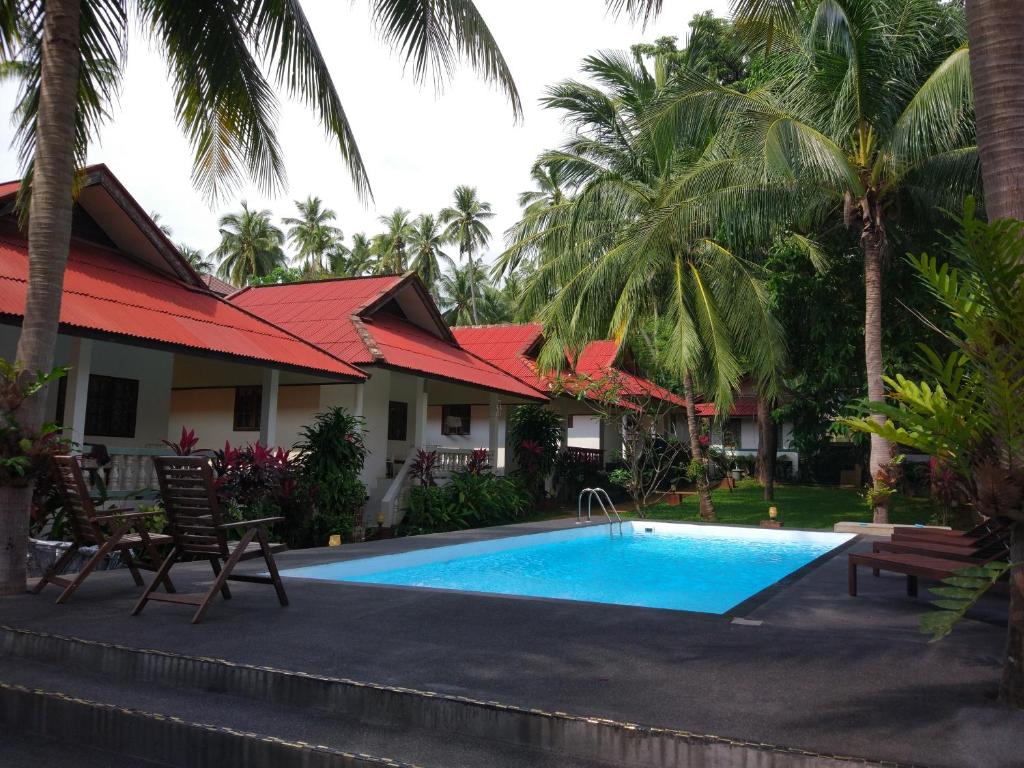 Bazén v ubytování Fullmoon House Samui nebo v jeho okolí
