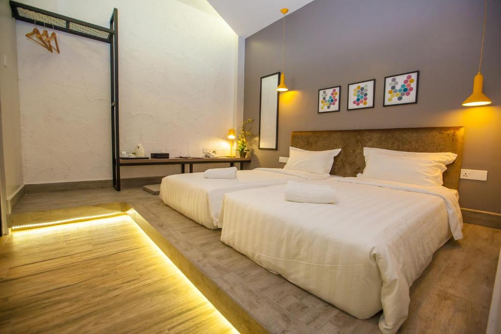Postel nebo postele na pokoji v ubytování Bzz Hotel Skudai
