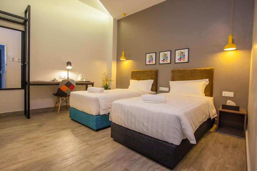 Postel nebo postele na pokoji v ubytování Bzz Hotel Skudai