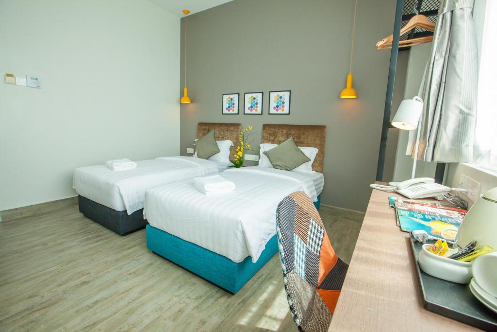 Postel nebo postele na pokoji v ubytování Bzz Hotel Skudai