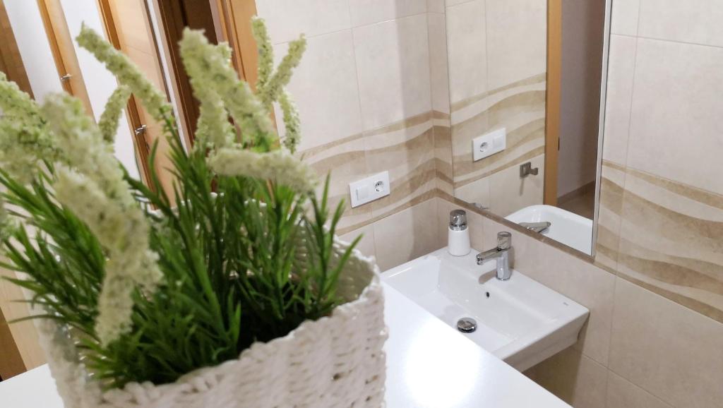 A bathroom at Muro de los Navarros 26-Apartamentos