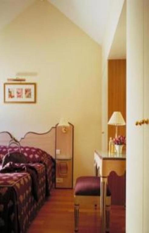 Hotel Suites Unic Renoir Saint-Germain - Resim 12