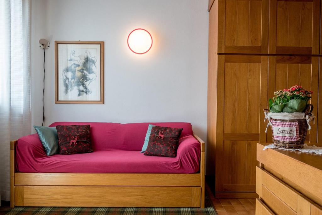 A seating area at Residence Des Alpes