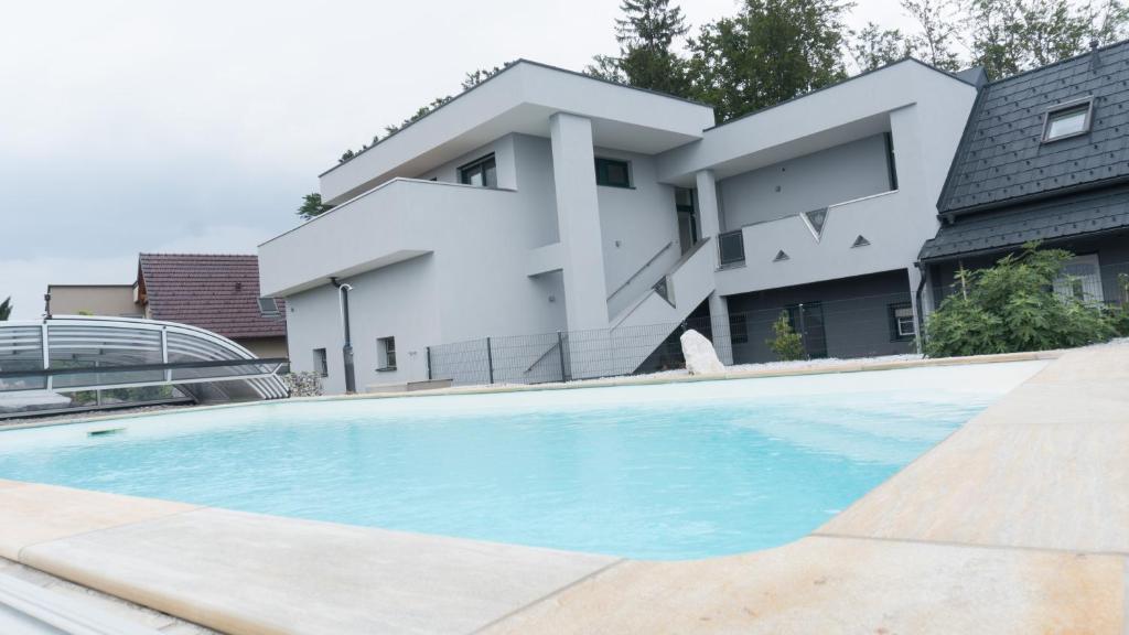 Bazén v ubytování Kogelschneiderhof nebo v jeho okolí