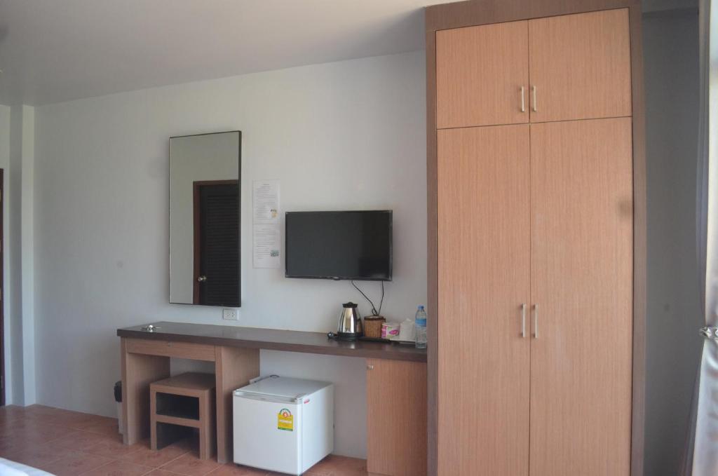 TV a/nebo společenská místnost v ubytování Lanta Nice Beach House