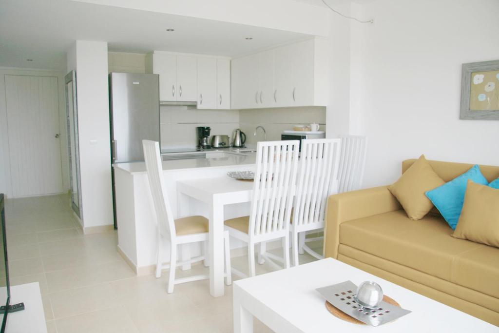 Camelina Suites - Family Deluxe Two-Bedroom Apartment