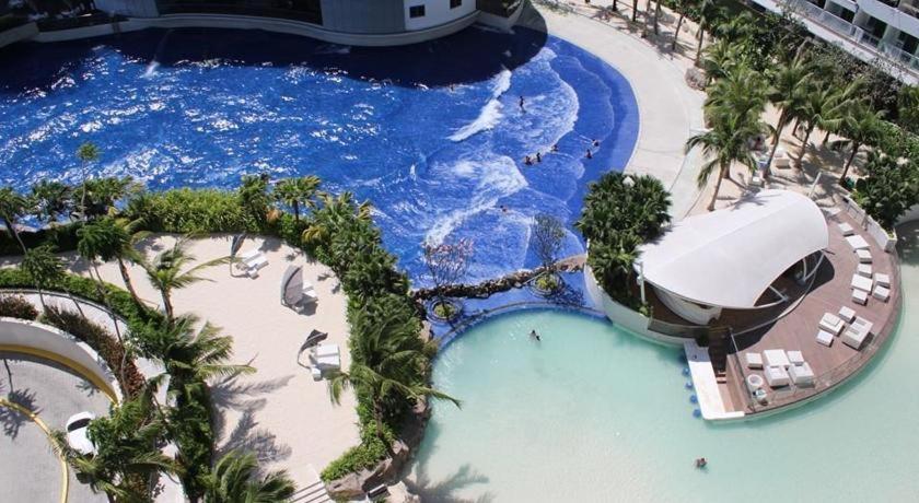 Vista de la piscina de Holiday Escape Philippines o alrededores
