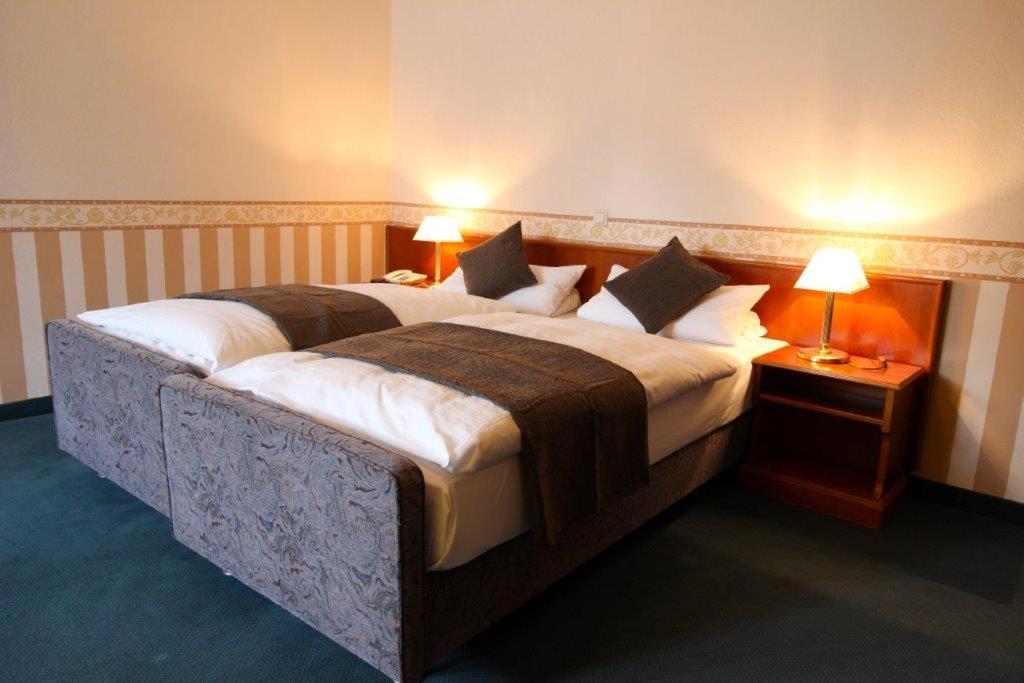 Postel nebo postele na pokoji v ubytování Hotel Burg-Mühle