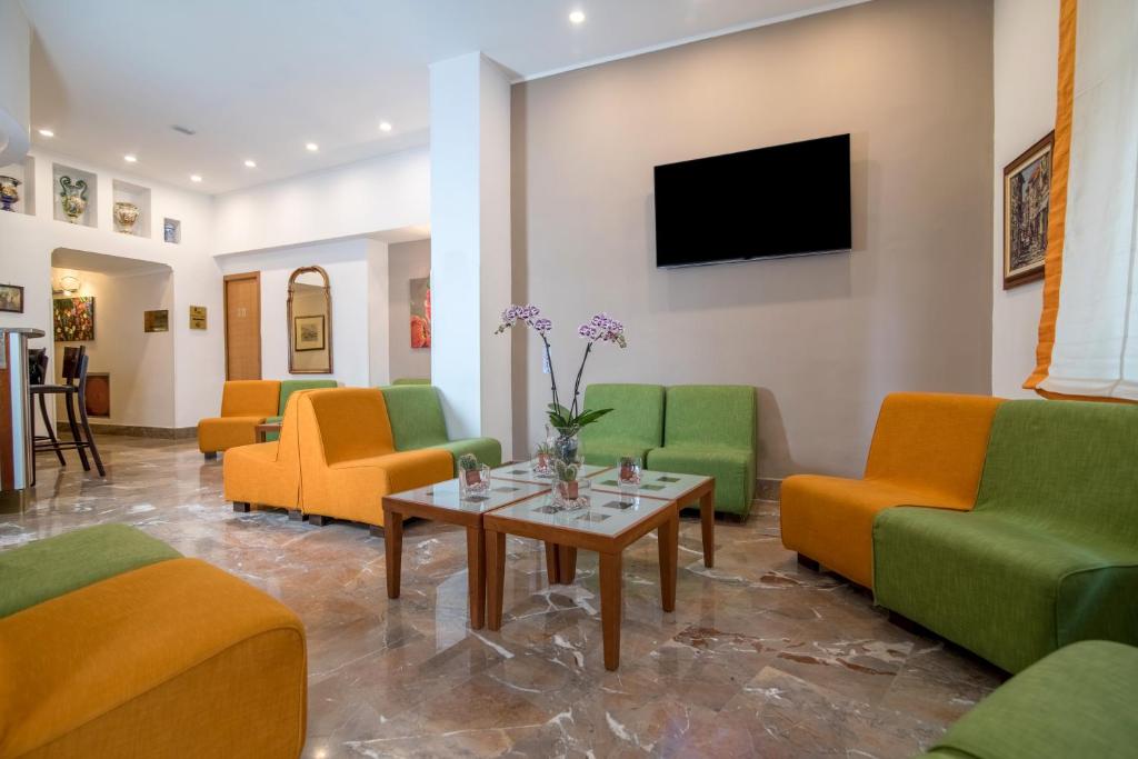 TV a/nebo společenská místnost v ubytování Hotel Tourist