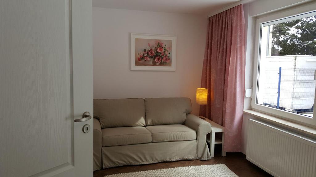 Posedenie v ubytovaní Apartament rodzinny z ogrodem - Bliżej Zdroju
