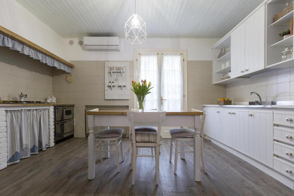 Kuchyň nebo kuchyňský kout v ubytování B&B Arco Di Pietra