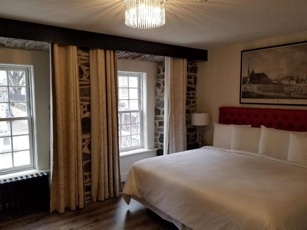 Postel nebo postele na pokoji v ubytování Auberge du Trésor