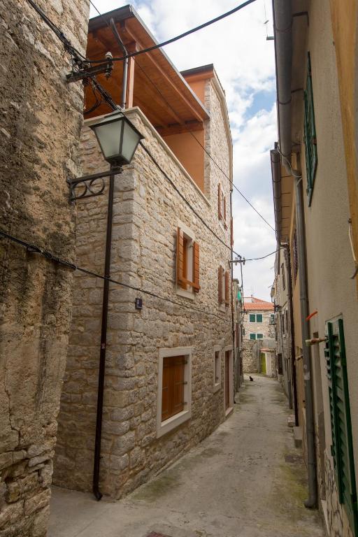 an alley in an old stone building with a street light at Villa Lucija Vodice in Vodice