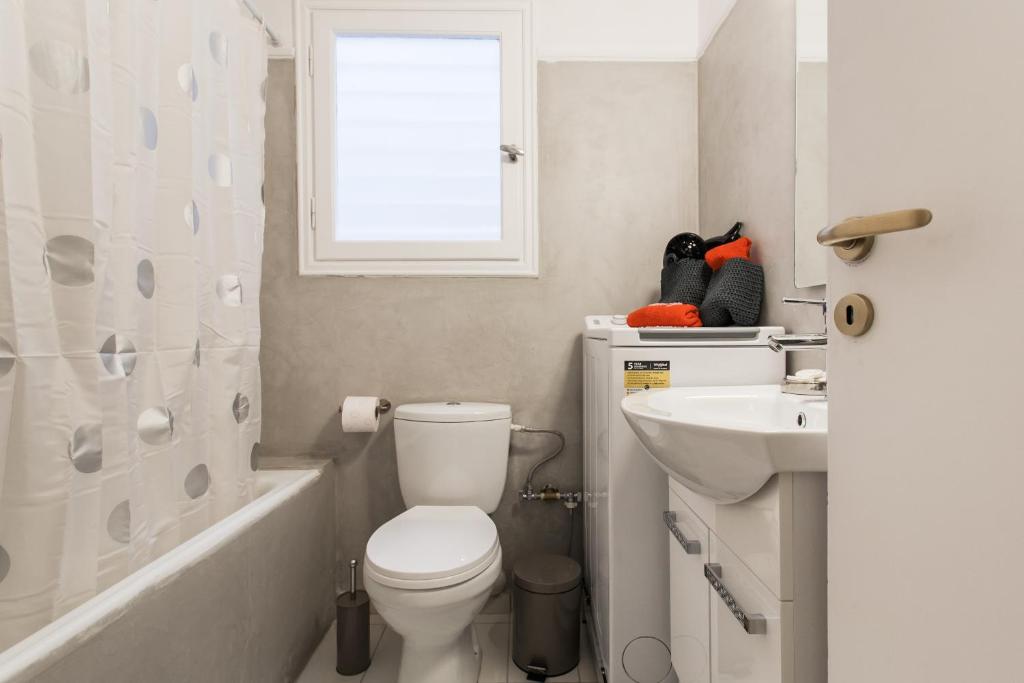 Koupelna v ubytování Private Central View rooms in Shared apartment near to Acropolis Metro Station