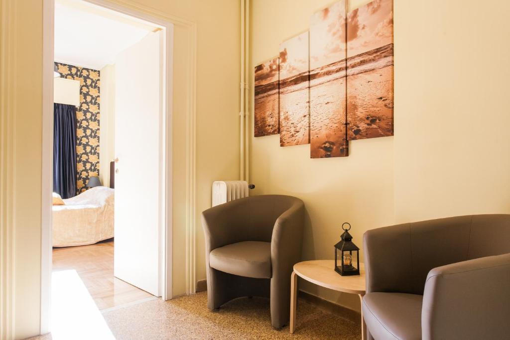 Posezení v ubytování Private Central View rooms in Shared apartment near to Acropolis Metro Station