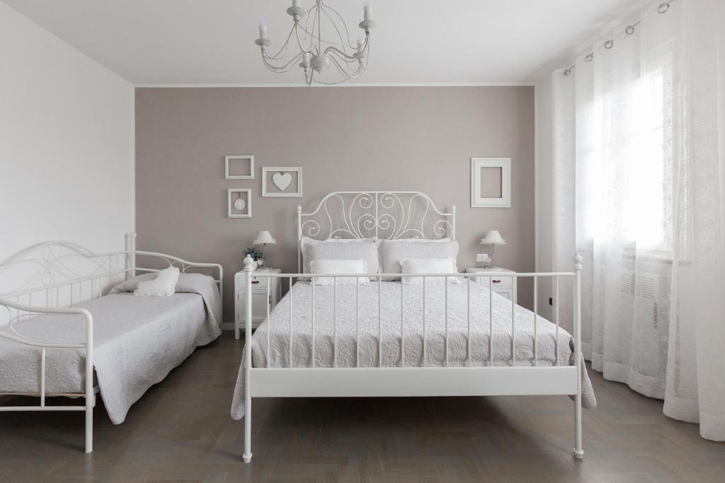 Un pat sau paturi într-o cameră la B&B Arco Di Pietra