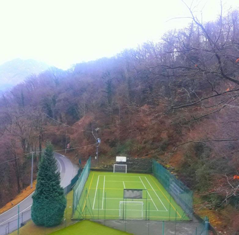 Tenis lub squash w obiekcie Angolo Paradiso - Lago di Como lub w pobliżu