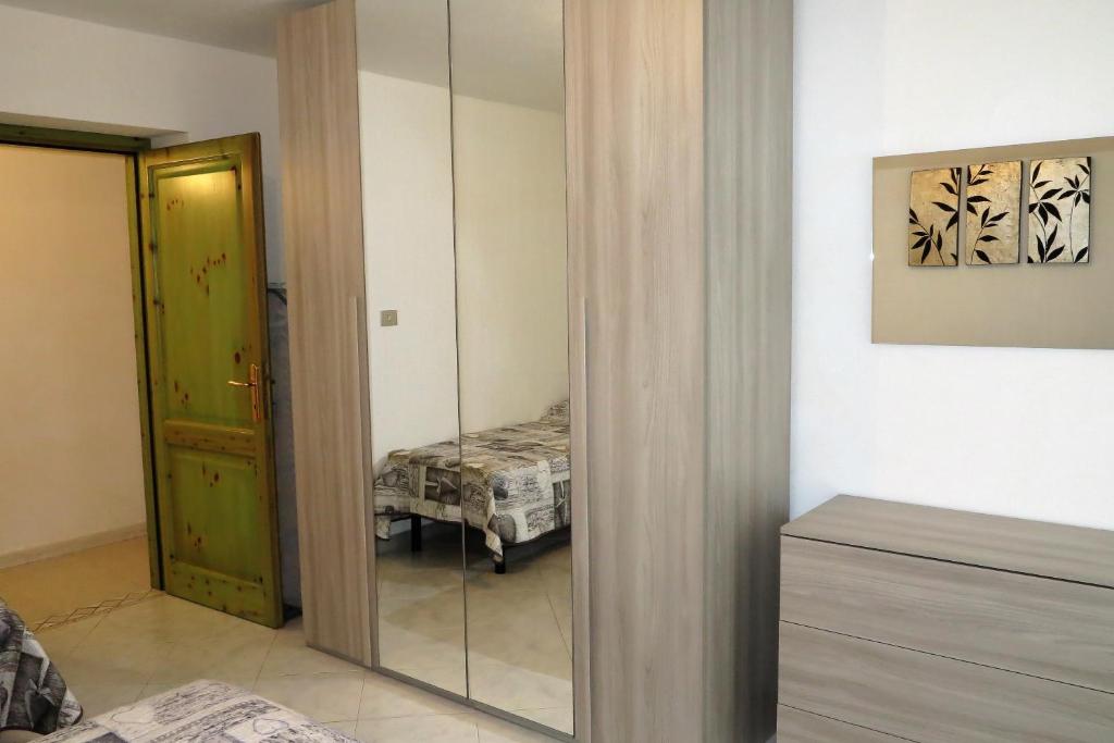 A bed or beds in a room at Yellowhouse