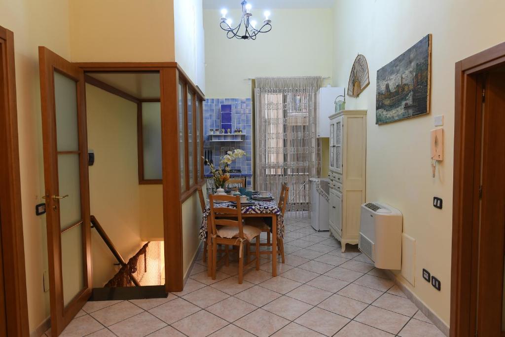 A kitchen or kitchenette at Salerno Centro
