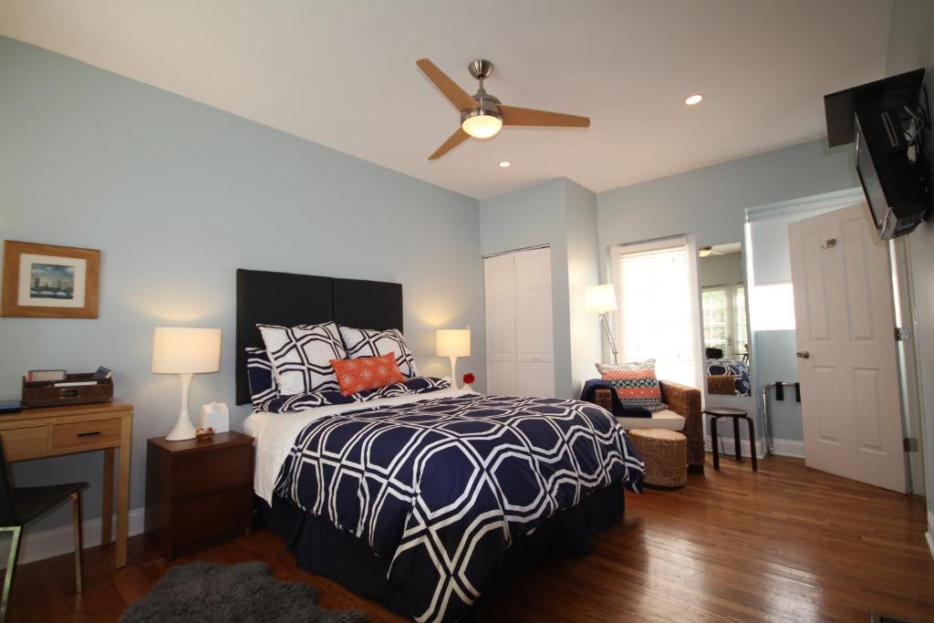 a bedroom with a bed and a ceiling fan at Magnolia Studios in Chicago