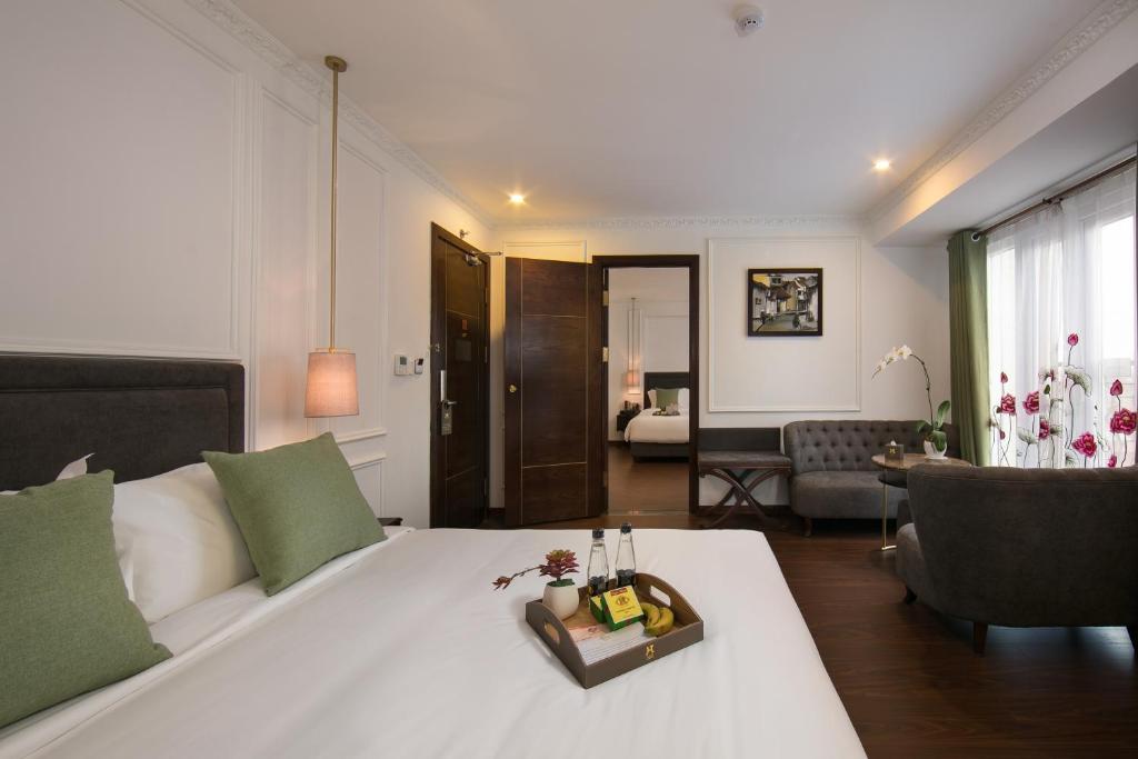 Postel nebo postele na pokoji v ubytování Hanoi Allure Hotel