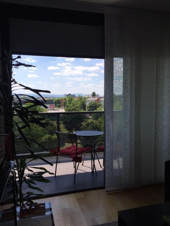 Balkón alebo terasa v ubytovaní Nova Galerija Studio Ema i Apartman Anita- parking in garage