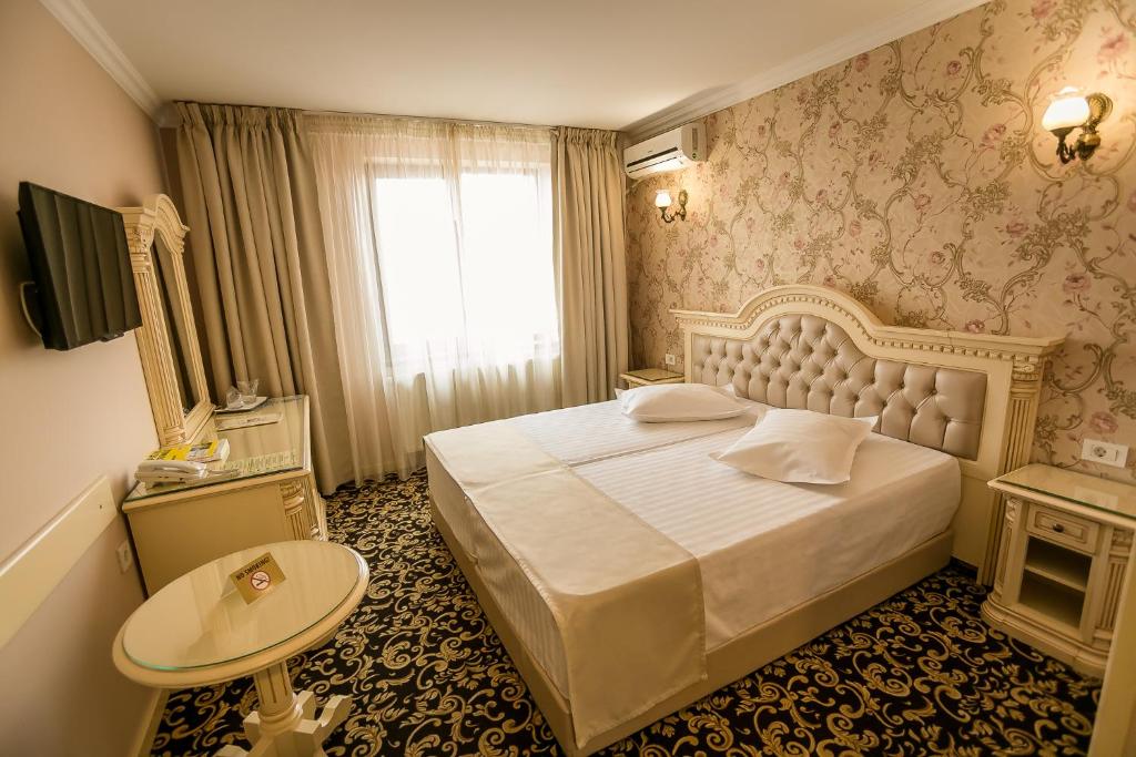 Postel nebo postele na pokoji v ubytování Hotel Orient Braila