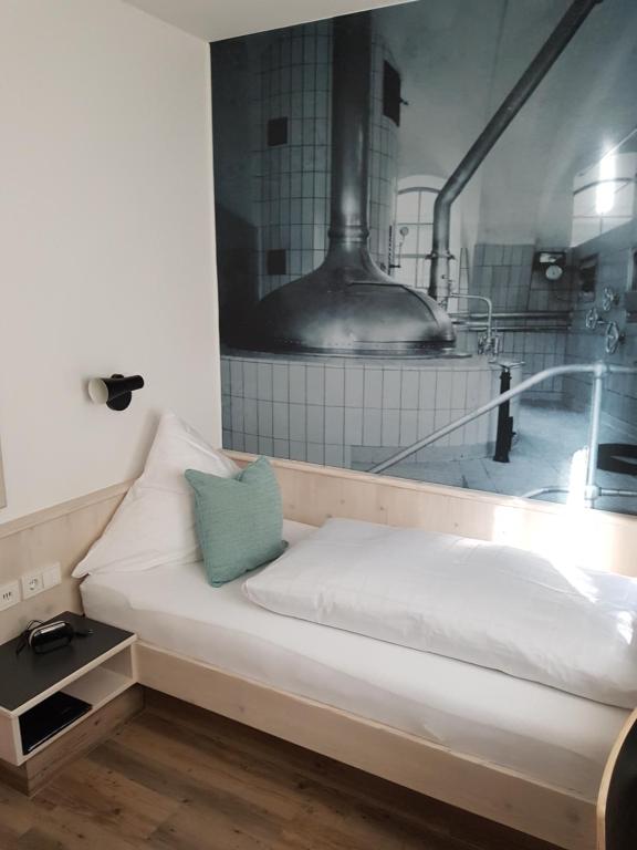 Postel nebo postele na pokoji v ubytování Hotel Gasthof Traubenbräu