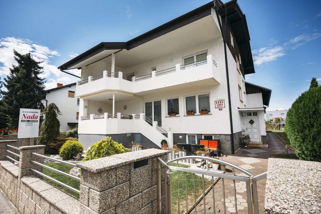 Budova, kde se bed and breakfast nachází