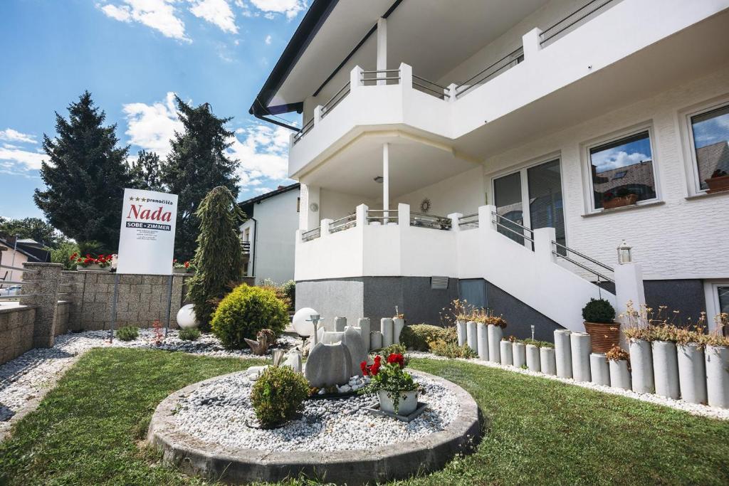 Budova, kde se bed and breakfast nachází