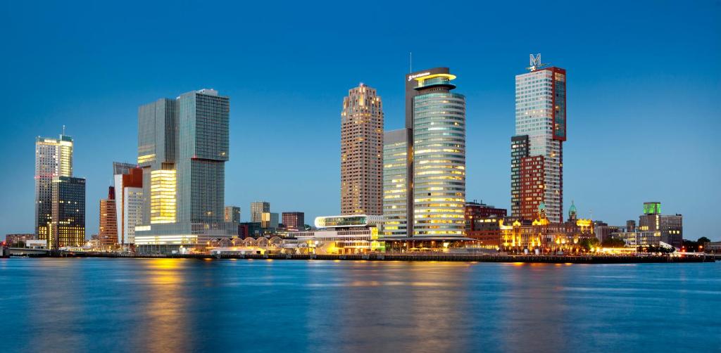 Nespecifikovaný výhled na destinaci Rotterdam nebo výhled na město při pohledu z hostelu