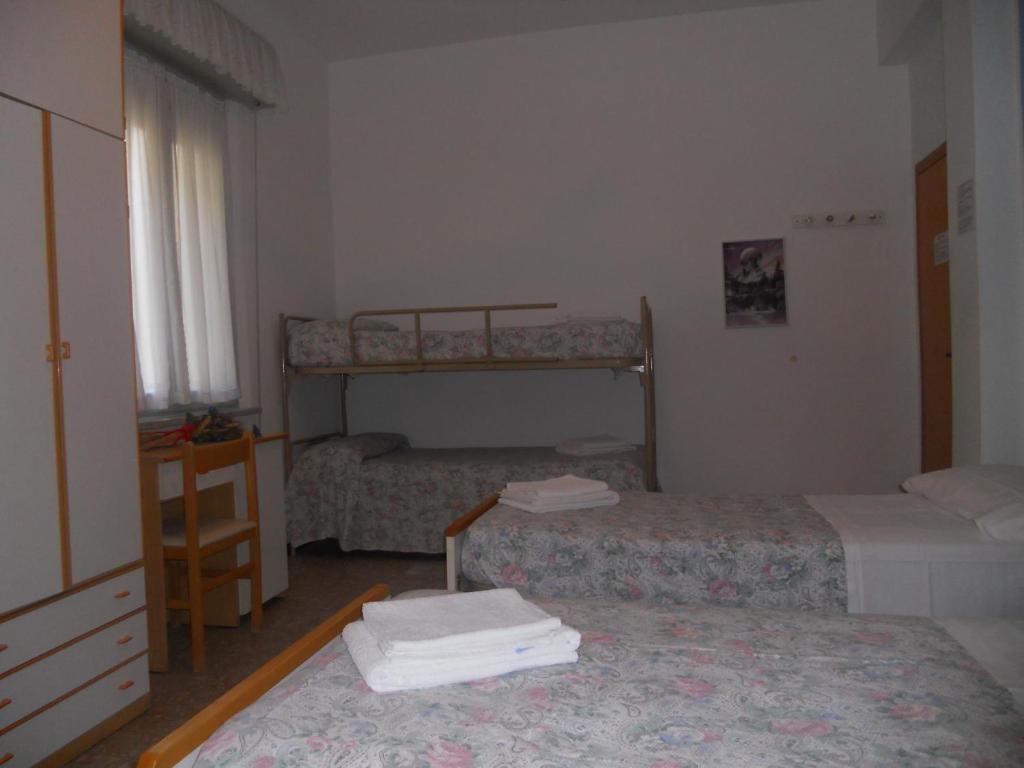 Postel nebo postele na pokoji v ubytování Hotel Pigalle