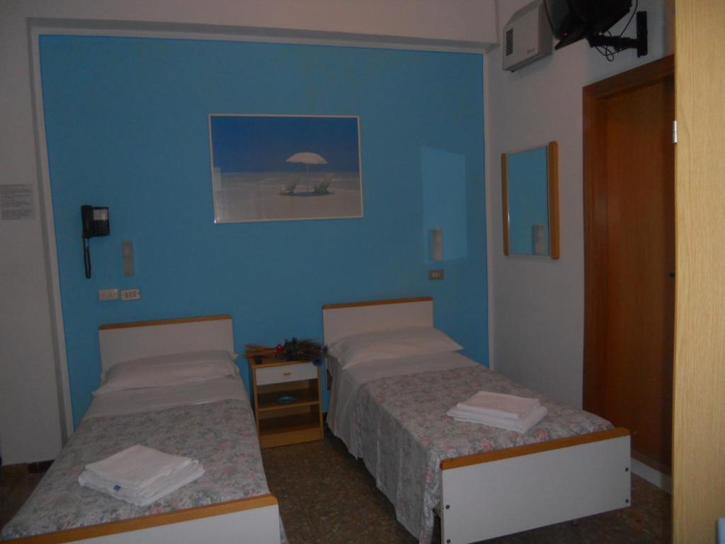 Postel nebo postele na pokoji v ubytování Hotel Pigalle