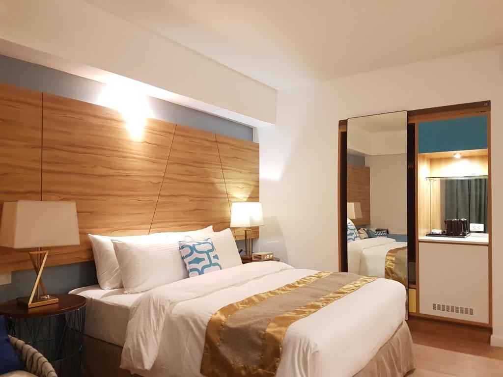 Voodi või voodid majutusasutuse Ferra Hotel and Garden Suites toas
