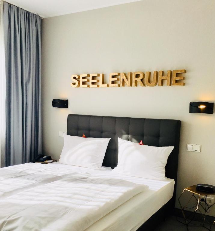 a bedroom with a bed and a sign that reads seattle at Straelener Hof in Straelen